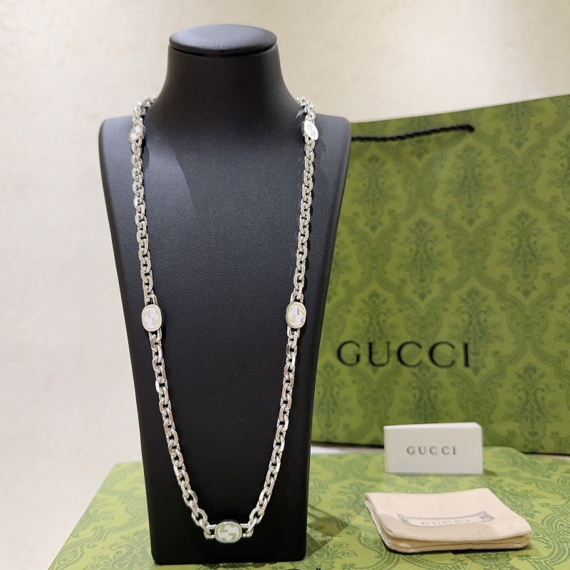G*u*i necklaces